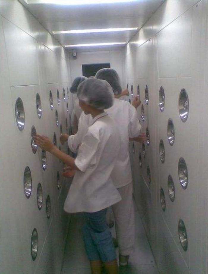 正確使用風(fēng)淋室不僅能夠有效保證潔凈室內(nèi)的環(huán)境潔凈度，還能延長設(shè)備的使用壽命。