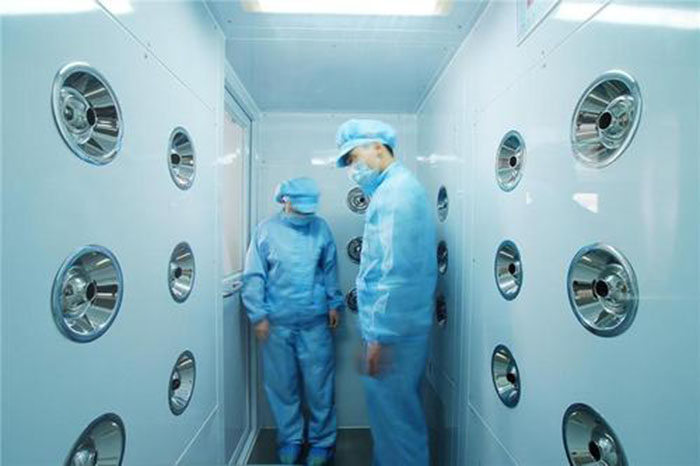 啟動風淋室按下啟動按鈕，風淋室開始工作，風機啟動，過濾器開始過濾空氣。