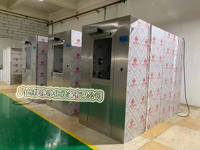風淋室的類型繁多，不同類型的風淋室適用于不同的場合和需求