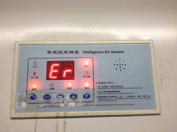 打爛了的風淋室控制器 打爛了的風淋室控制器